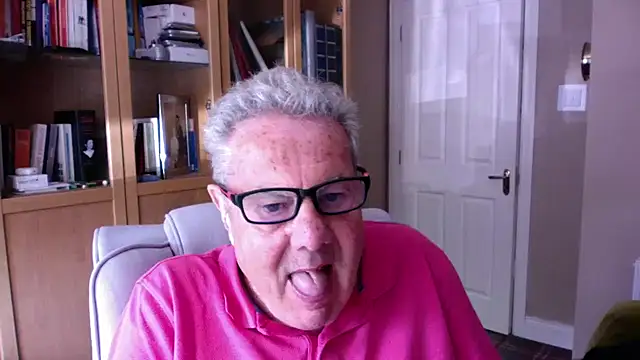 Snapshot of Oldpistolpete chatting on 05.11.26 Oldpistolpete online show from 05.11.26