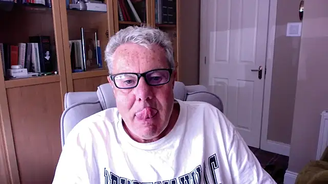 Snapshot of Oldpistolpete chatting on 06.28.26 Oldpistolpete online show from 06.28.26