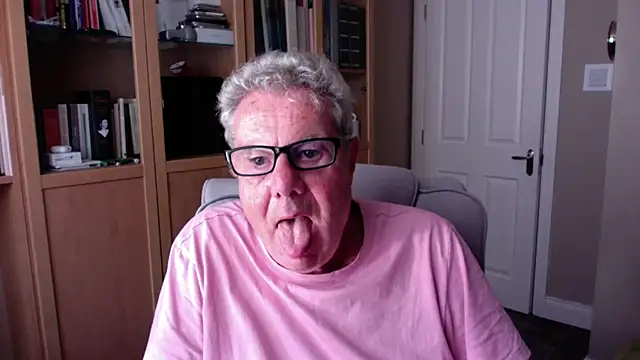 Snapshot of Oldpistolpete chatting on 07.11.26 Oldpistolpete online show from 07.11.26