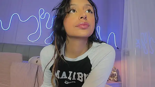 Snapshot of Sofly_s chatting on 09.09.25 Sofly s online show from 09.09.25