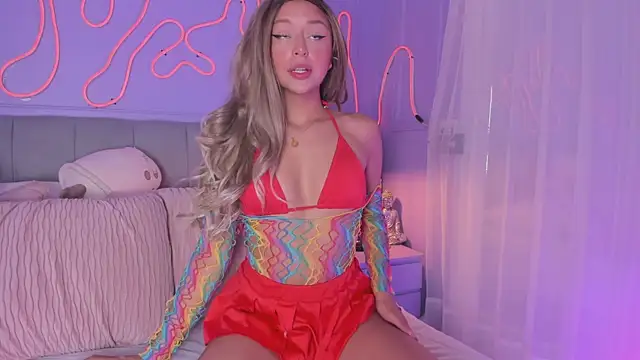 Snapshot of Sofly_s chatting on 10.10.25 Sofly s online show from 10.10.25