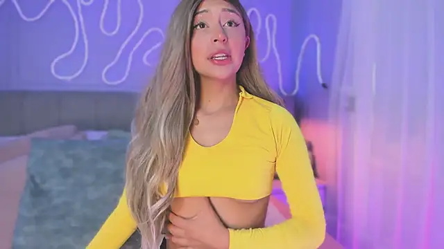 Snapshot of Sofly_s chatting on 10.21.25 Sofly s online show from 10.21.25