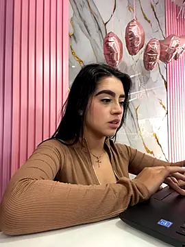 Victoria adaams online show from 12.04.25