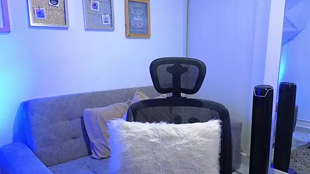 annylouis online show from 11.19.25