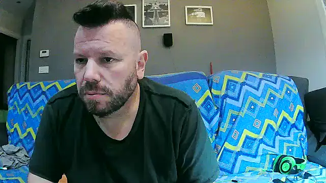 Snapshot of txan9876 chatting on 10.17.25 txan9876 online show from 10.17.25