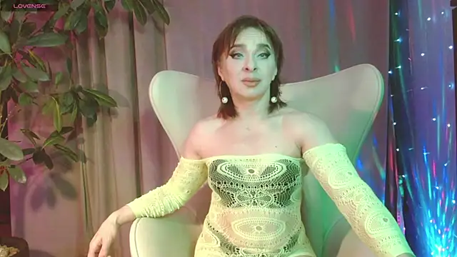 Snapshot of julia_renard chatting on 10.26.25 julia renard online show from 10.26.25