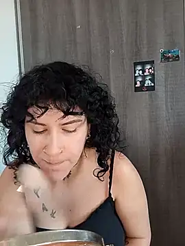 Snapshot of callmelouve chatting on 11.13.25 callmelouve online show from 11.13.25