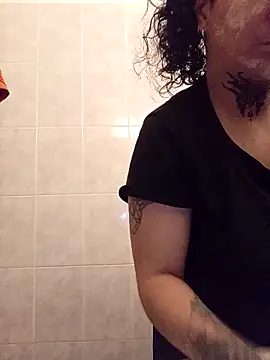 Snapshot of callmelouve chatting on 11.25.25 callmelouve online show from 11.25.25