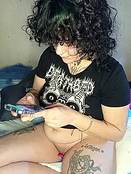 Snapshot of callmelouve chatting on 02.19.26 callmelouve online show from 02.19.26