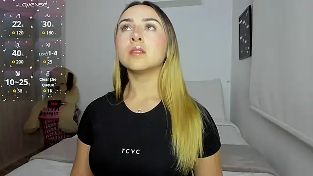 Snapshot of sophi_mooreno chatting on 02.04.26 sophi mooreno online show from 02.04.26