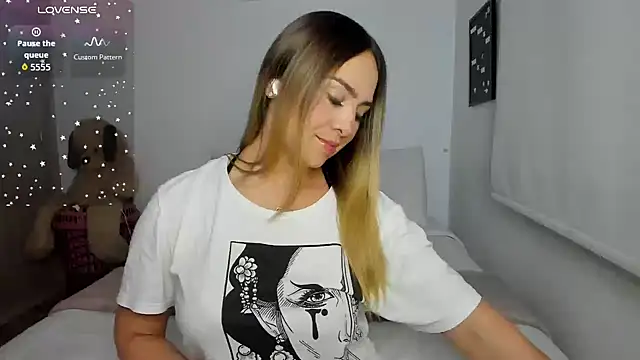 Snapshot of sophi_mooreno chatting on 02.06.26 sophi mooreno online show from 02.06.26