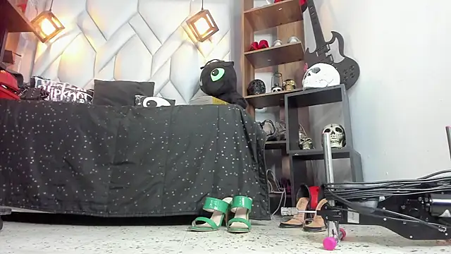 MirandaHaguen online show from 12.22.25