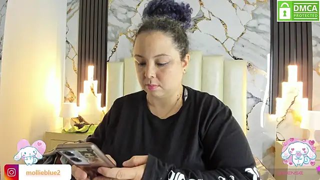 Snapshot of mollieblue69 chatting on 02.23.25 mollieblue69 online show from 02.23.25