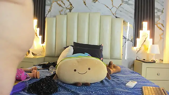 Snapshot of mollieblue69 chatting on 03.09.25 mollieblue69 online show from 03.09.25