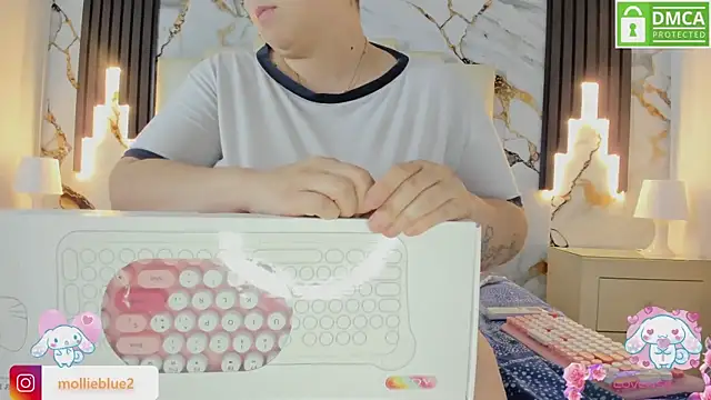 Snapshot of mollieblue69 chatting on 03.13.25 mollieblue69 online show from 03.13.25