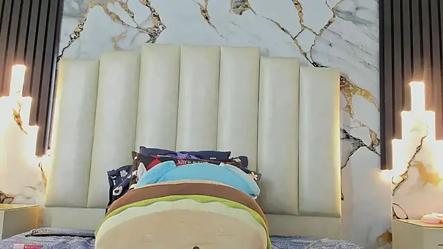 Snapshot of mollieblue69 chatting on 03.13.25 mollieblue69 online show from 03.13.25