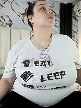 Snapshot of mollieblue69 chatting on 10.15.25 mollieblue69 online show from 10.15.25