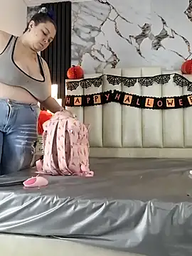 Snapshot of mollieblue69 chatting on 10.25.25 mollieblue69 online show from 10.25.25