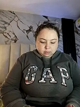 Snapshot of mollieblue69 chatting on 11.21.25 mollieblue69 online show from 11.21.25