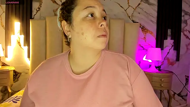 Snapshot of mollieblue69 chatting on 11.23.25 mollieblue69 online show from 11.23.25