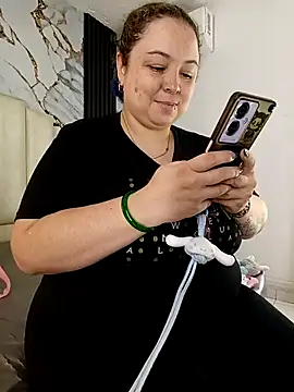 Snapshot of mollieblue69 chatting on 11.24.25 mollieblue69 online show from 11.24.25