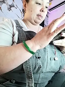 Snapshot of mollieblue69 chatting on 11.27.25 mollieblue69 online show from 11.27.25