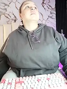 Snapshot of mollieblue69 chatting on 11.28.25 mollieblue69 online show from 11.28.25