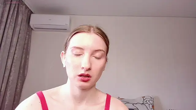 Snapshot of _whiteprincess chatting on 03.10.25 whiteprincess online show from 03.10.25