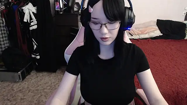 Snapshot of Maya_Viola chatting on 03.03.25 Maya Viola online show from 03.03.25