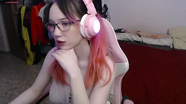 Snapshot of Maya_Viola chatting on 03.18.25 Maya Viola online show from 03.18.25