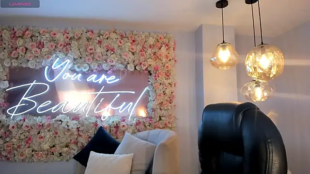 Snapshot of JadeEvansX chatting on 11.16.25 JadeEvansX online show from 11.16.25