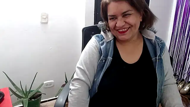 Snapshot of NAILAH_SANZ chatting on 01.04.25 NAILAH SANZ online show from 01.04.25