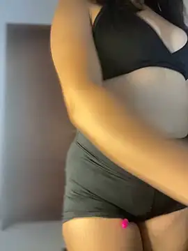 Snapshot of jailyncam_ chatting on 02.14.25 jailyncam online show from 02.14.25