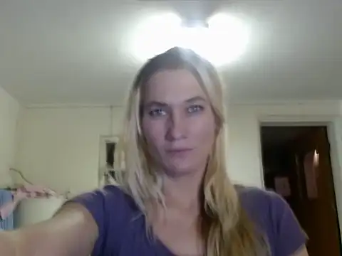 Snapshot of missymilf chatting on 02.12.25 missymilf online show from 02.12.25