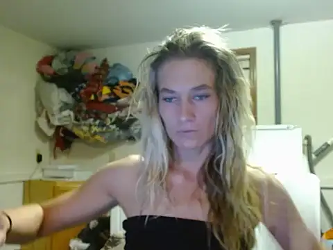 Snapshot of missymilf chatting on 10.01.25 missymilf online show from 10.01.25