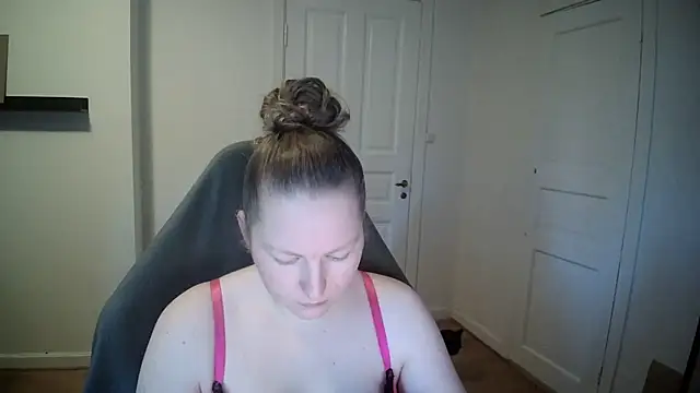 Girlnina-1995 online show from 02.06.25