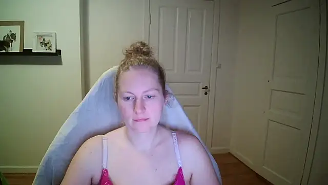 Girlnina-1995 online show from 10.28.25