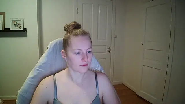 Girlnina-1995 online show from 11.27.25