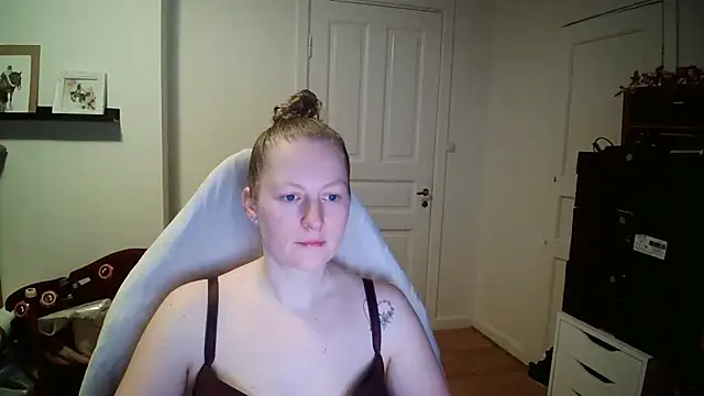 Girlnina-1995 online show from 02.04.26