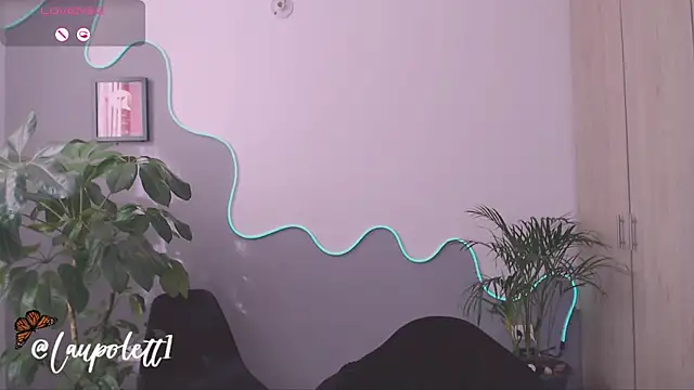 Snapshot of LauPolett chatting on 12.31.24 LauPolett online show from 12.31.24