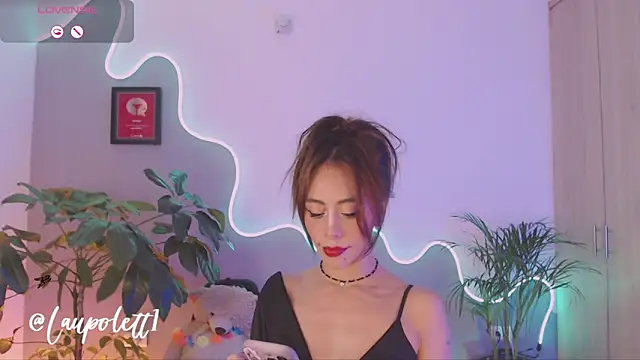 Snapshot of LauPolett chatting on 01.05.25 LauPolett online show from 01.05.25