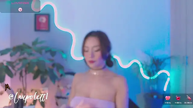 Snapshot of LauPolett chatting on 02.08.25 LauPolett online show from 02.08.25