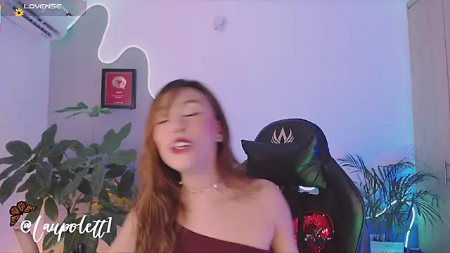 Snapshot of LauPolett chatting on 09.21.25 LauPolett online show from 09.21.25