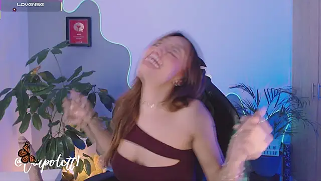 Snapshot of LauPolett chatting on 11.22.25 LauPolett online show from 11.22.25