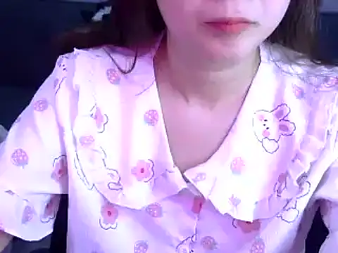 Snapshot of Bee_2k chatting on 06.04.26 Bee 2k online show from 06.04.26