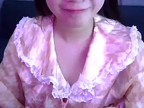 Snapshot of Bee_2k chatting on 06.18.26 Bee 2k online show from 06.18.26