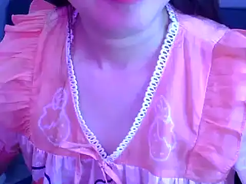Snapshot of Bee_2k chatting on 06.25.26 Bee 2k online show from 06.25.26