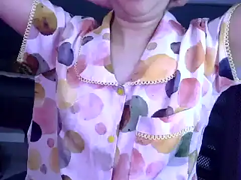 Snapshot of Bee_2k chatting on 07.13.26 Bee 2k online show from 07.13.26