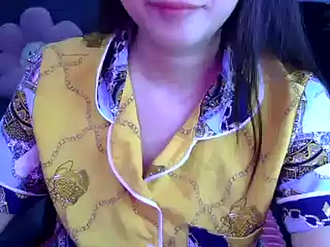 Snapshot of Bee_2k chatting on 07.18.26 Bee 2k online show from 07.18.26