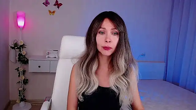 Snapshot of wendifoste chatting on 11.06.25 wendifoste online show from 11.06.25